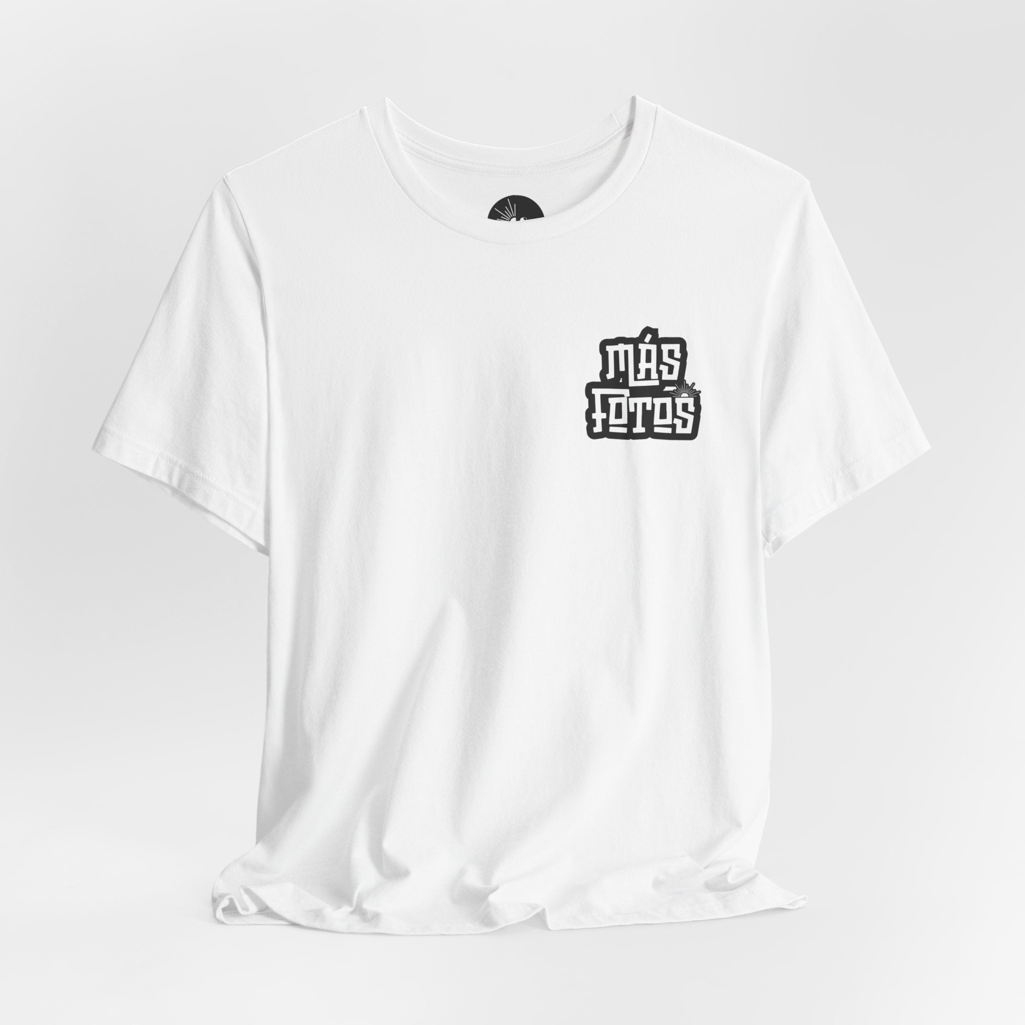 Más Fotos - Unisex Logo Tee