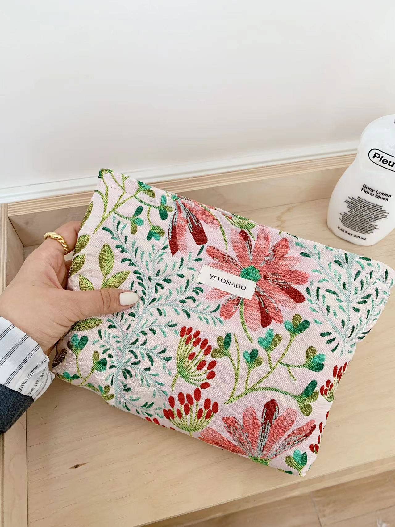 Gerbera Flower Cosmetic Bag